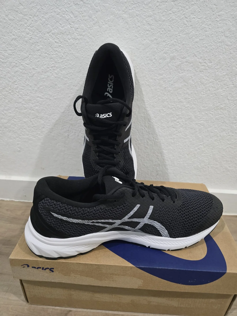 ASICS Gel Kumo Men's  Black Running Shoes with White Accent